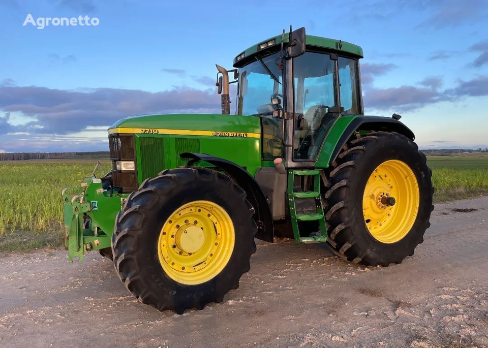 John Deere 7710 wheel tractor